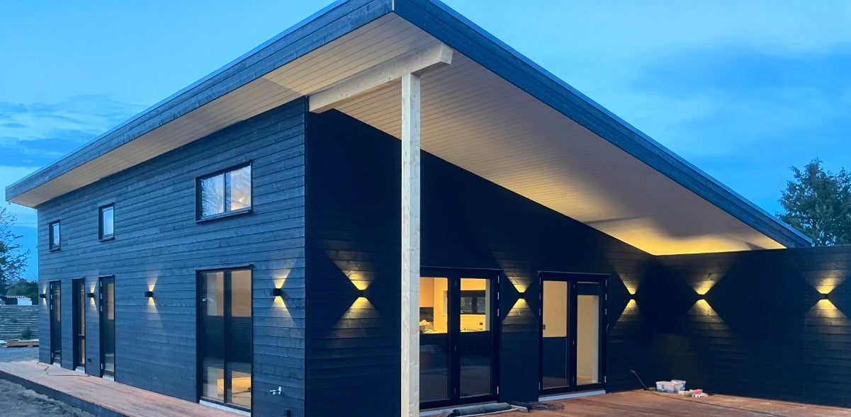 Modern gestaltete Wandleuchte, ideal für stilvolle Beleuchtung.