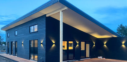 Modern gestaltete Wandleuchte, ideal für stilvolle Beleuchtung.