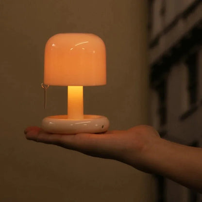 Perfekte ZenLight Nachttischlampe für gemütliche Abende und entspannende Momente.