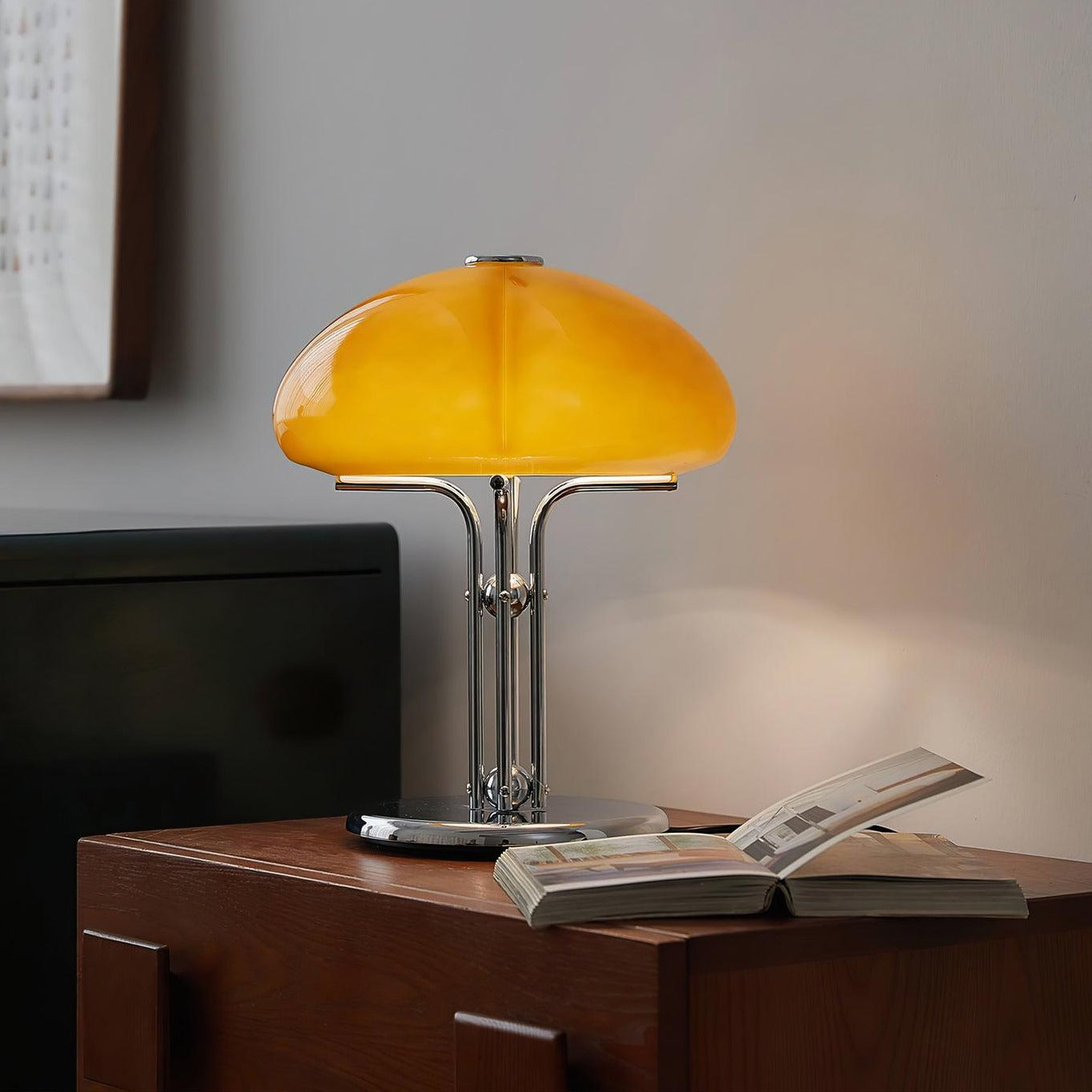 Elegantes und funktionales Design der AmberLume Tischleuchte für jeden Tisch.
