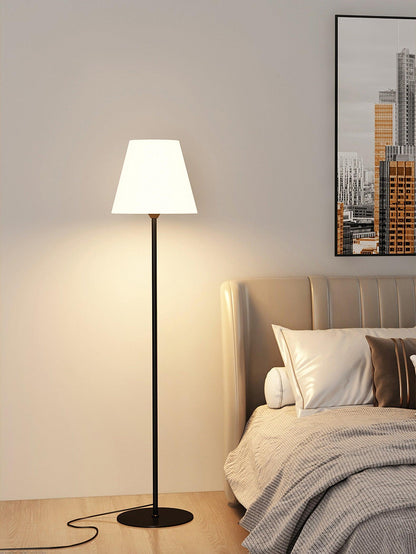 Ward - Minimalistische Stehleuchte mit modernem Design