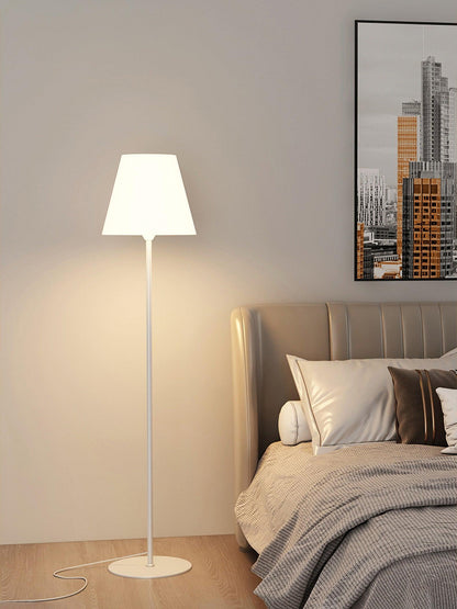 Ward - Minimalistische Stehleuchte mit modernem Design