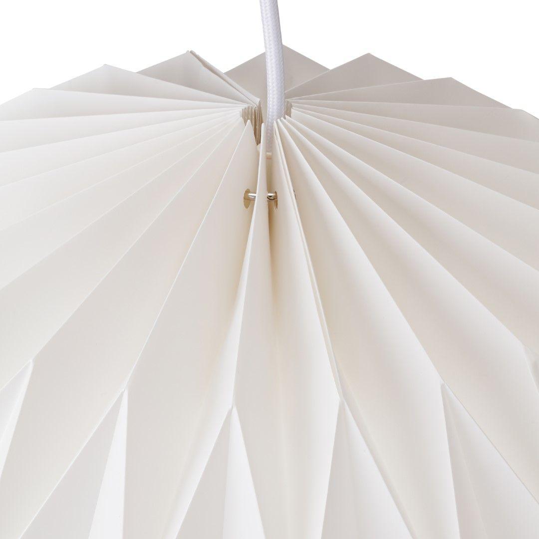 Moderne Pendelleuchte, perfekt für eine elegante Raumgestaltung.