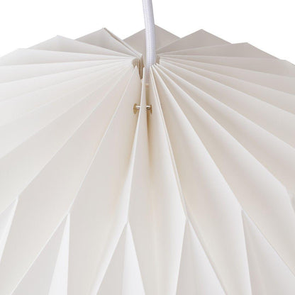 Moderne Pendelleuchte, perfekt für eine elegante Raumgestaltung.