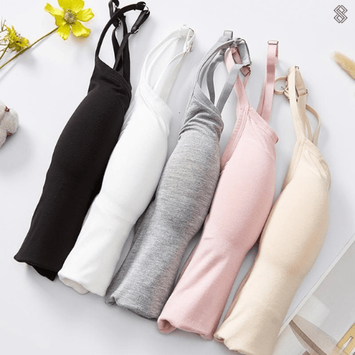Mehrere Cami-Tops in verschiedenen Farben für vielseitige Kombinationen.