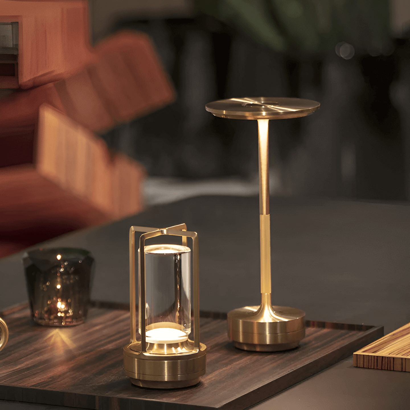 Aurora Lampe, ideal für Schreibtisch oder Nachttisch mit zeitloser Eleganz.