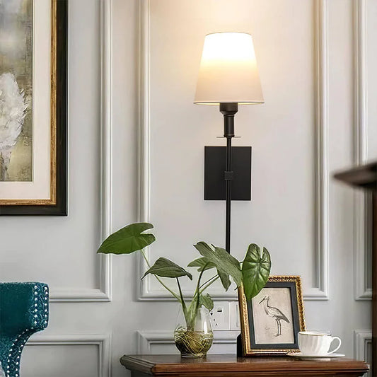ClassicAmbiance Zeitlose Wandlampe – Perfekte Ergänzung für klassische Innenräume.