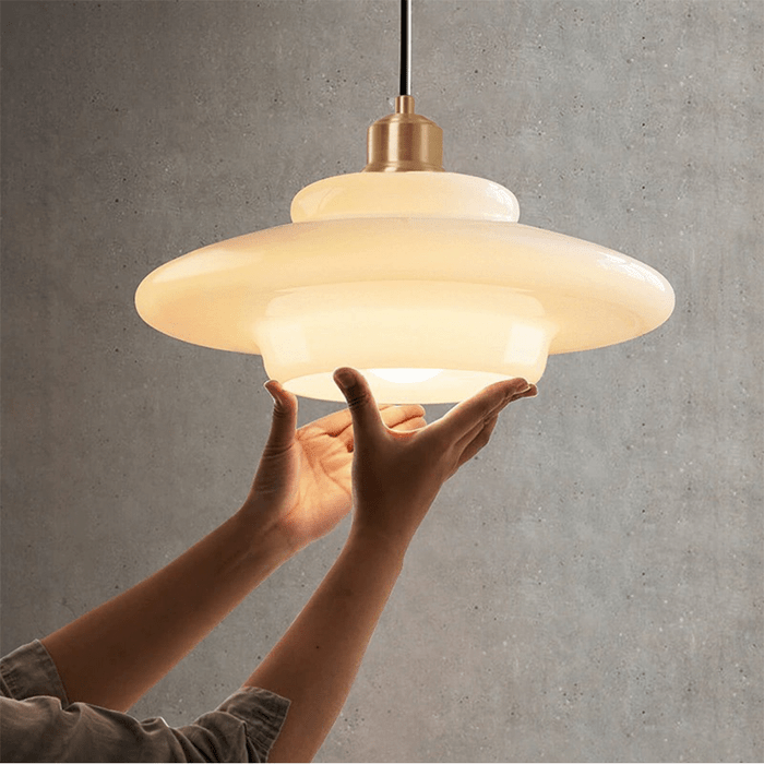 Stilvolle NordicGlow Pendelleuchte für eine zeitlose Inneneinrichtung.