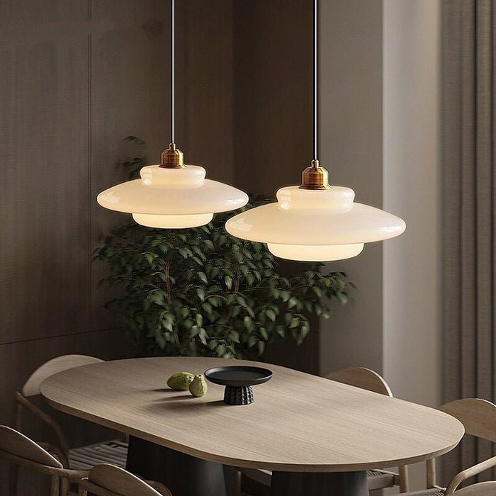 NordicGlow Pendelleuchte für eine harmonische und ruhige Lichtatmosphäre.