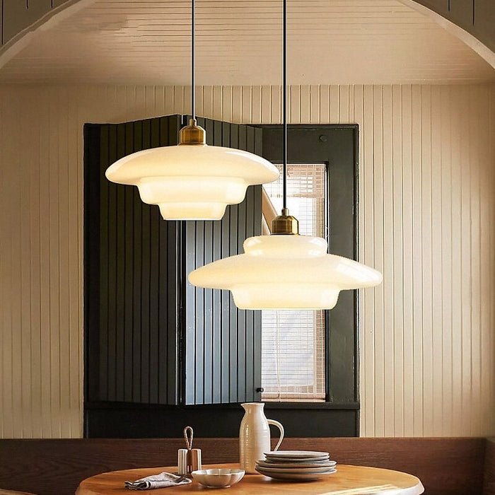 Elegante NordicGlow Pendelleuchte, die Funktionalität und Ästhetik vereint.