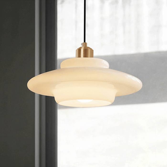 Zeitlose NordicGlow Pendelleuchte als perfekte Ergänzung für jedes Interieur.