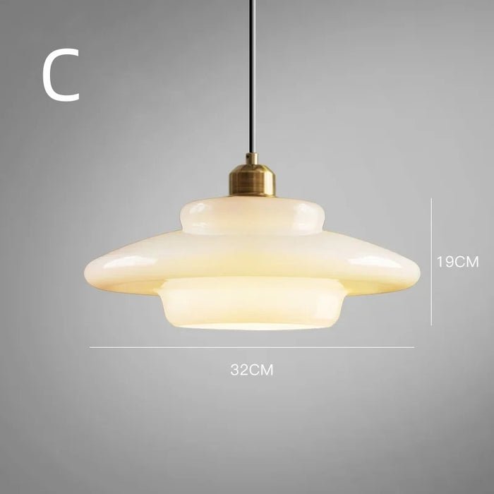 NordicGlow Pendelleuchte mit einem klassischen und stilvollen Look für jeden Raum.