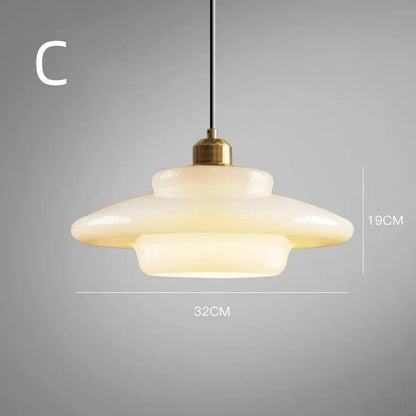 NordicGlow Pendelleuchte mit einem klassischen und stilvollen Look für jeden Raum.