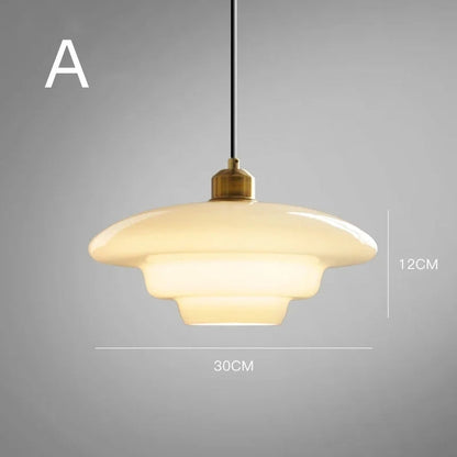 GlowForma Hängeleuchte mit Retro-Flair, das für eine edle und moderne Raumbeleuchtung sorgt.