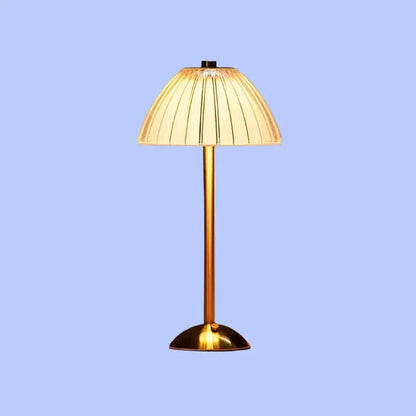 Pendelleuchte PureLight, die jedes Zuhause mit ihrer zeitlosen Schönheit verschönert.