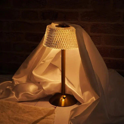 Zeitlose Eleganz in Ihrer Wohnung mit der PureLight Pendelleuchte.
