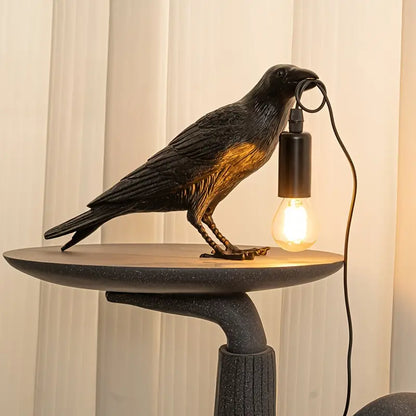 GlowRaven Kombiniert Stil Und Funktionalität Mit Der Tischlampe Home Decor Mit Skulpturalem Design.


