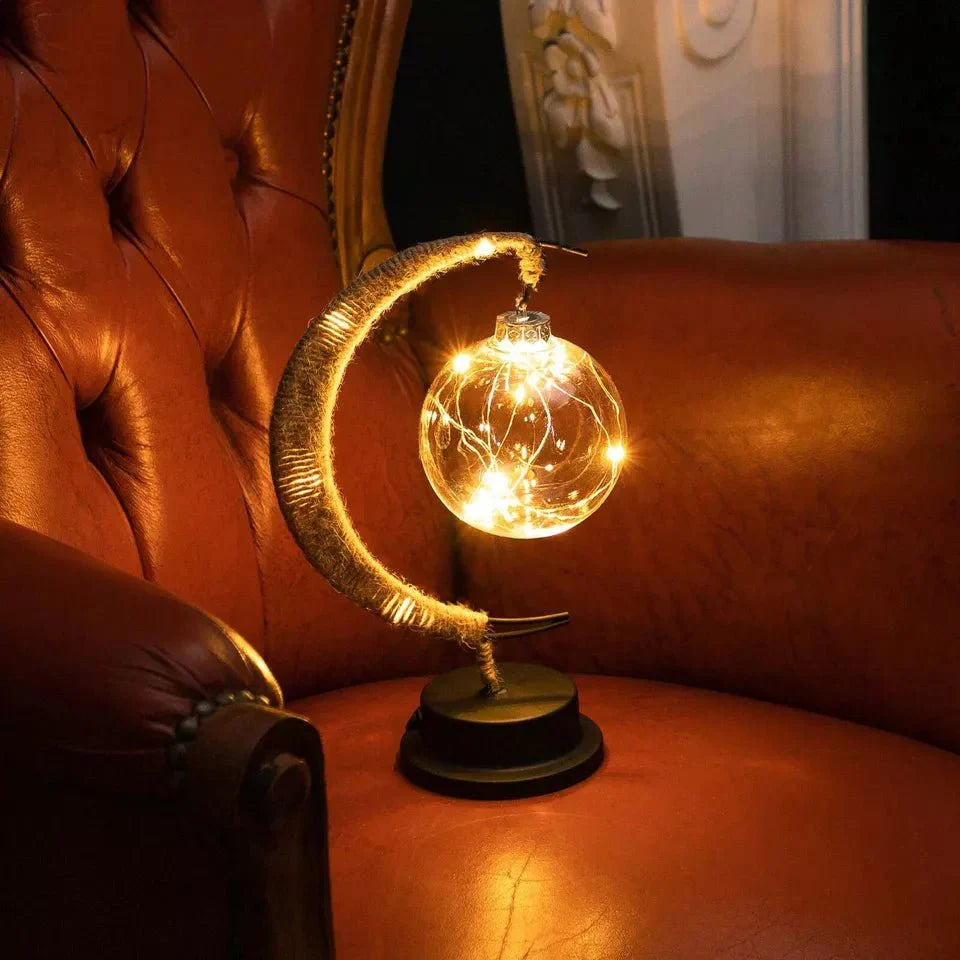 Romantische Tischleuchte LunaGlow für ein stilvolles Lichtspiel.