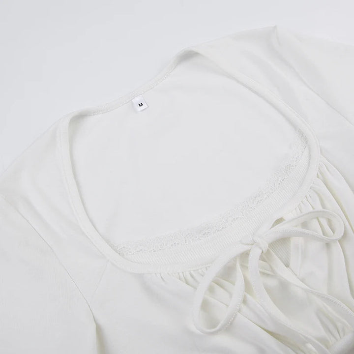 Feminines Top mit Schnürung und schmeichelhafter Silhouette.