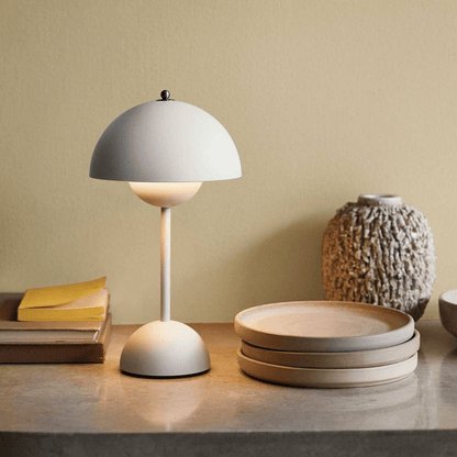 ColorGlow Tischleuchte – eine elegante Kombination aus Farbe und Design.