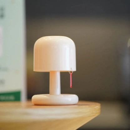 Nachttischlampe von ZenLight für ein minimalistisches und warmes Ambiente.